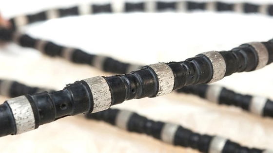 μαρμάρινο πριόνι καλωδίων διαμαντιών 11.5mm που εξορύσσει τα εργαλεία στην κοπή του σκληρού πέτρινου βράχου