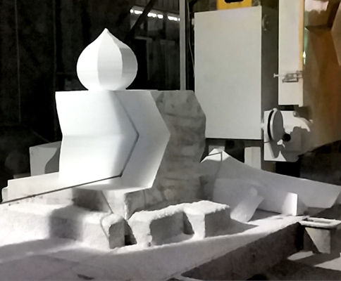 5 άξονες CNC πριονιστήρας διαμαντινού σύρματος με 360° περιστρεφόμενο τραπέζι εργασίας για 3D σχήματα