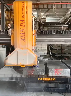 Χρήση νερού 3m3/h Xianda Stone Slab Cutting Machine για ακριβή κοπή