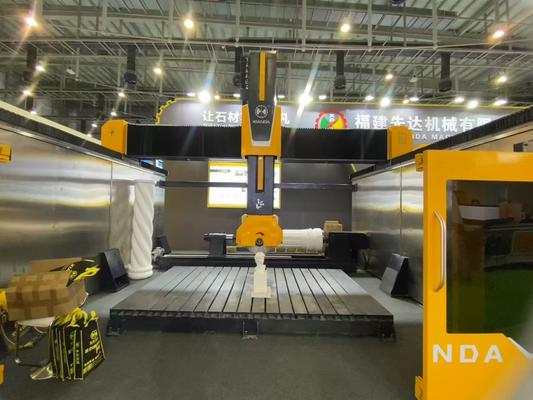 5 Άξονες CNC Router με 20 kW BT40 Σπιντέλ Πραγματικός 5 Άξονες Ταυτόχρονος Ελέγχος και Υβριδικό Σχεδιασμό Τραπέζιτος για την Κοπή Λίθου Ακρίβειας