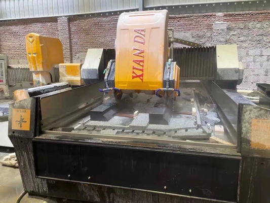 3 άξονες γραμμική μηχανή κοπής CNC με ισχύ 220V 15kw κύριος κινητήρας και 21,5kw ακαθάριστη ισχύς για κάγκελα γρανίτη