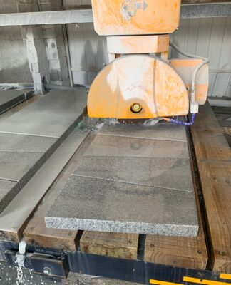 Μηχανή κοπής γεφυρών 4+1 αξόνων με τραπέζι εργασίας 3200x2000mm και ισχύ κινητήρα 15kw/18.5kw για κοπή πέτρας ακριβείας