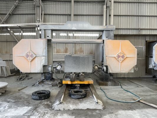 Σύνθετο τετραάξονο CNC διαμαντένιο πριονιστήριο για το προφίλ του μαρμάρου και του γρανίτη - Μηχανή κοπής μικρών πετρωμάτων με πιστοποιητικό CE