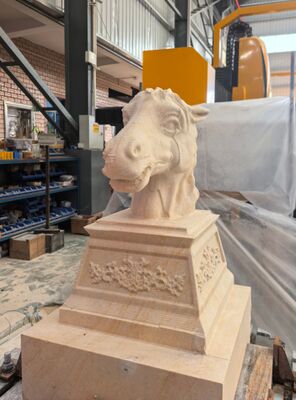 Μηχανή κοπής πέτρας CNC ρομπότ 6 άξων με διασταυρωμένο έλεγχο και βρόχο BT40 για τεχνητή γλυπτική έως 3100 mm