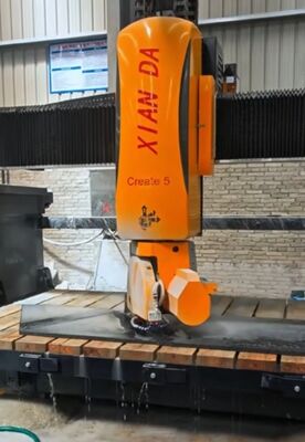 Μηχανή κοπής πριονιδιού γέφυρα 5 άξων με 15kw κύρια ισχύ και αυτόματη κίνηση τραπεζιού