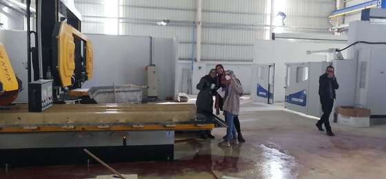 Μηχανή πριονιού διαμαντόκλωνου CNC 4 αξόνων με σερβο-περιστροφικό τραπέζι 360° και χωρητικότητα φορτίου 20 τόνων για κοπή πέτρας