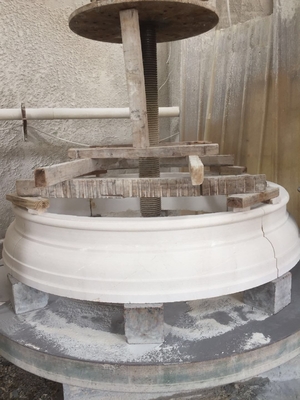 βάση στηλών ΚΑΠ τεμνουσών μηχανών 2500mm πέτρινη που σχεδιάζει περίγραμμα τη μηχανή